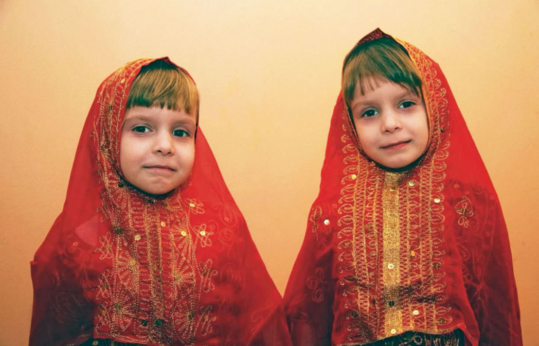 أولغا وداريا يشعران في السعودية وكأنهما في بيتهم